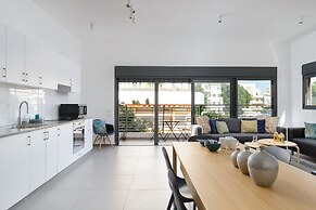 New & Bright 2BR with Balcony near Beach