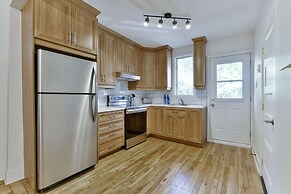 Lovely 1BR - 5mins from Laurier Metro
