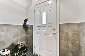 Lovely 1BR - 5mins from Laurier Metro