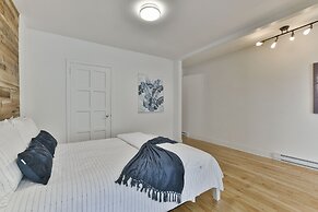 Lovely 1BR - 5mins from Laurier Metro