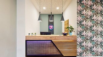 Point 7 Hotel