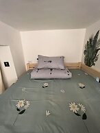 mimi cat house