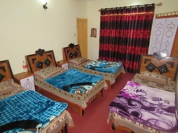 Kashmir Heights Hotel and Restaurant
