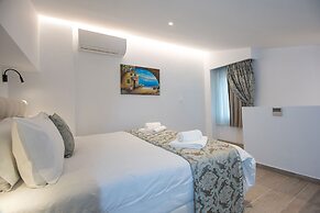Ammos Luxury Suites