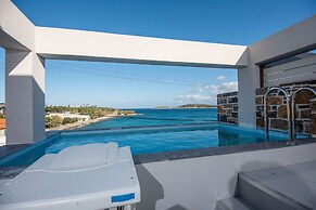 Ammos Luxury Suites