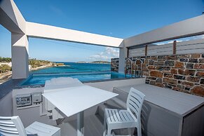 Ammos Luxury Suites