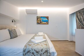 Ammos Luxury Suites