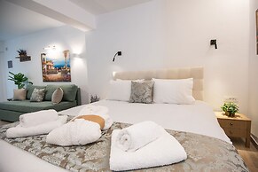 Ammos Luxury Suites