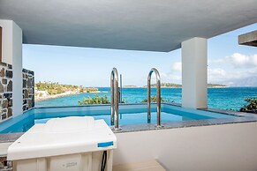 Ammos Luxury Suites