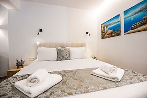 Ammos Luxury Suites