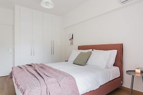 Stellar 3BR Apartment with Balcony