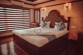 Premium Houseboat