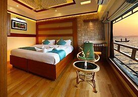 Premium Houseboat