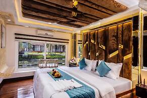 Premium Houseboat