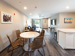 Long Beach Suites