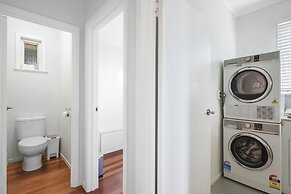 Amazing Home By Beach - Aircon-ed