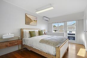Amazing Home By Beach - Aircon-ed