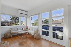Amazing Home By Beach - Aircon-ed