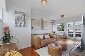 Amazing Home By Beach - Aircon-ed