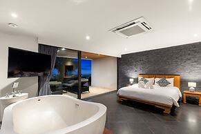 Villa Firefly