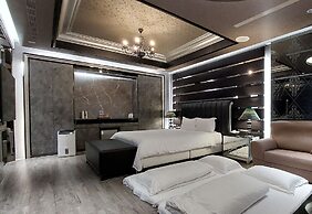 ELYSEES MOTEL