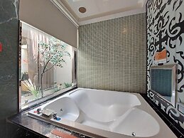 ELYSEES MOTEL
