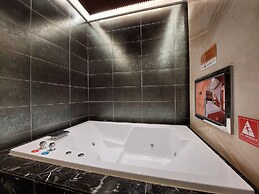 ELYSEES MOTEL