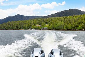 Salmon Falls Resort