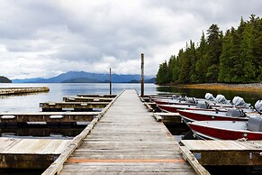 Salmon Falls Resort