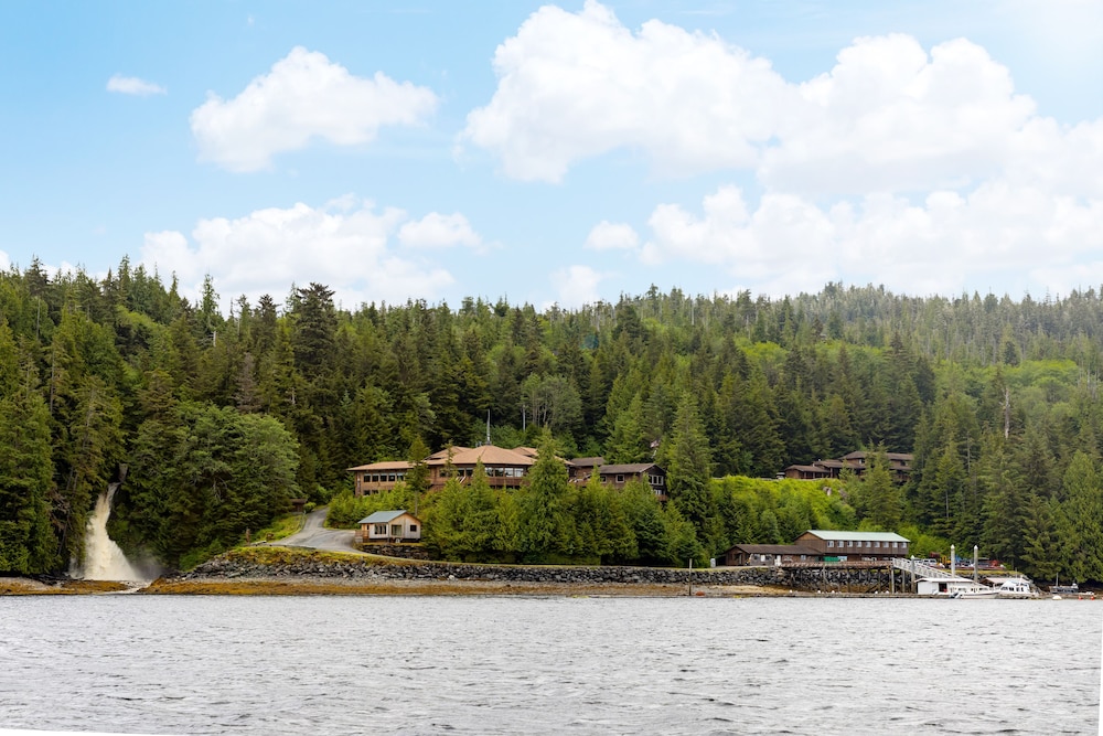 Salmon Falls Resort