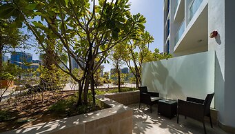 Elegant Studio Living in Privé