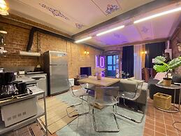 Centrally Located Historical Flat in Beyoglu