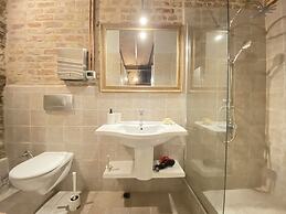 Centrally Located Historical Flat in Beyoglu