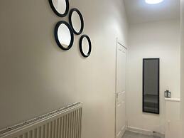Immaculate 3-bed Apartment in Glasgow Close to M8