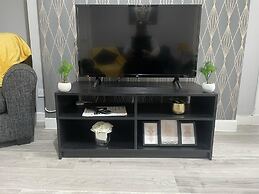 Immaculate 3-bed Apartment in Glasgow Close to M8