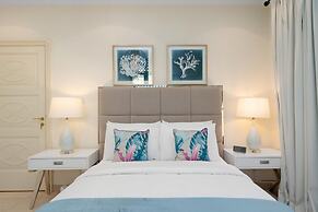 Exclusive Villa w Private Pool Garden Beach