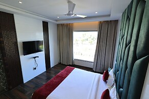 Krishna Hotel And Resort