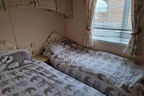 Caravan - Sleeps 4 - Pet Friendly - Parking