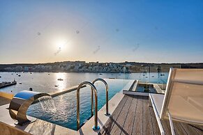 Luxury House With Pool