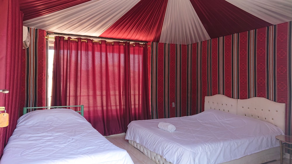 Glamping at wadi rum under the sun