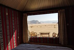 Glamping at wadi rum under the sun
