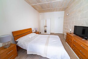 Central Valletta Townhouse