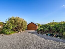 Seaside Log Cabin, Carna