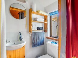 Seaside Log Cabin, Carna