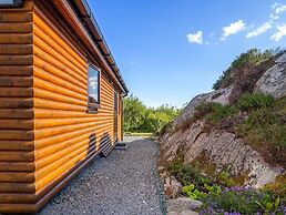 Seaside Log Cabin, Carna