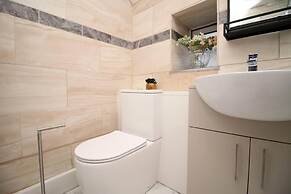 4 Bed Flat - Sleeps 4 - Parking - Wifi