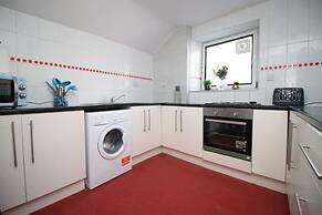 4 Bed Flat - Sleeps 4 - Parking - Wifi