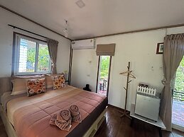 Baan Apa Erawan Resort