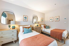 Porth Beach Villa
