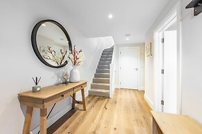 Porth Beach Villa